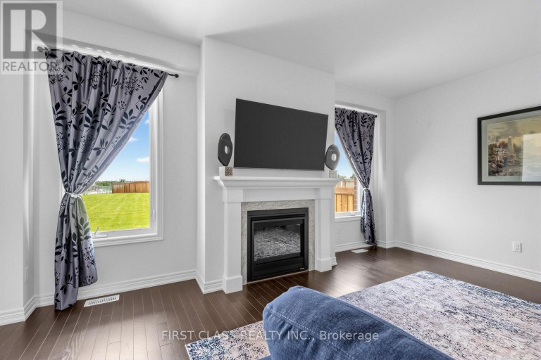 15 ABBEY CRESCENT, Barrie, Ontario, L9J0W9