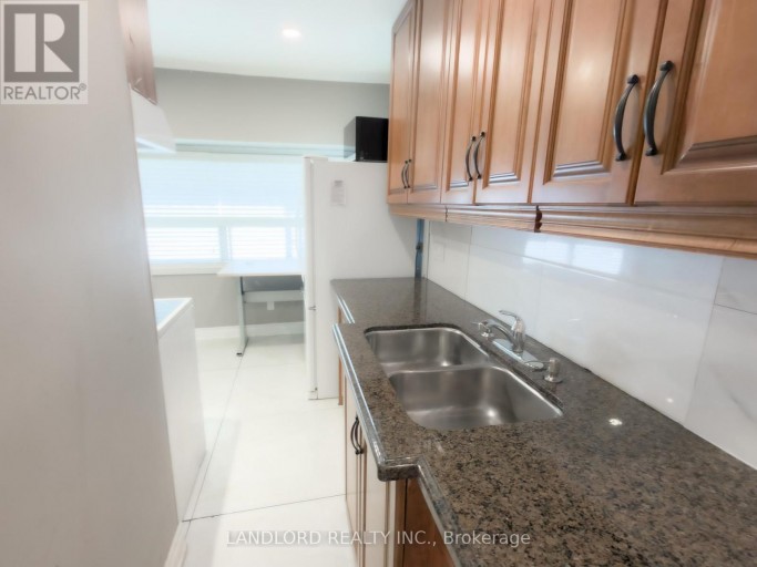MAIN - 9 ALBRIGHT AVENUE, Toronto (Alderwood), Ontario, M8W1W9