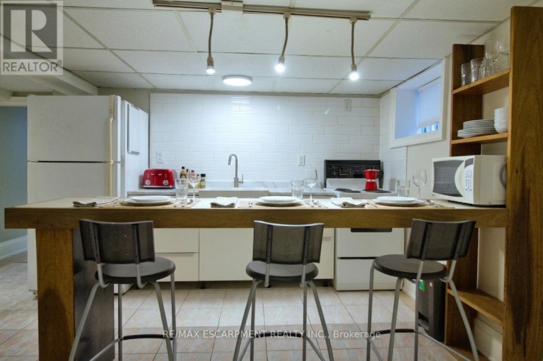 3 - 70 SPADINA AVENUE, Hamilton (Stipley), Ontario, L8M2X1