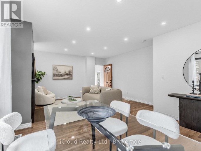 1303 WOODBINE AVENUE, Toronto (Woodbine-Lumsden), Ontario, M4C4E8