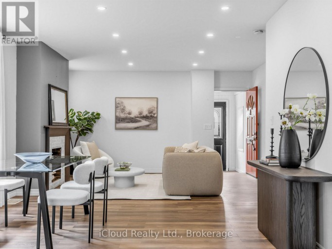 1303 WOODBINE AVENUE, Toronto (Woodbine-Lumsden), Ontario, M4C4E8