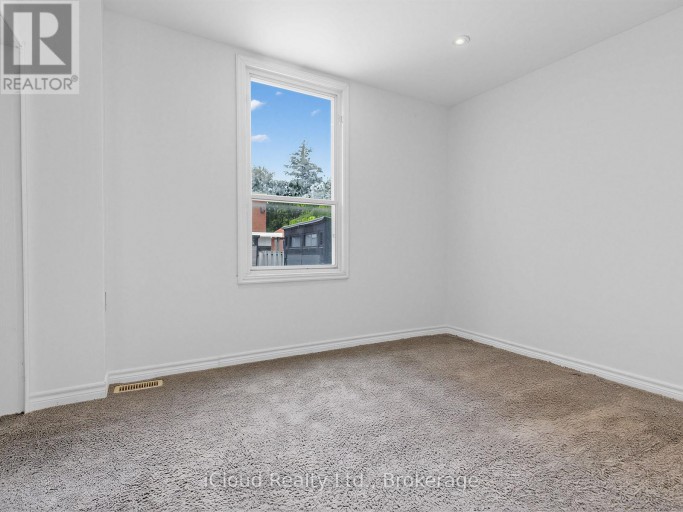 1303 WOODBINE AVENUE, Toronto (Woodbine-Lumsden), Ontario, M4C4E8