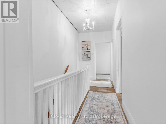 1303 WOODBINE AVENUE, Toronto (Woodbine-Lumsden), Ontario, M4C4E8