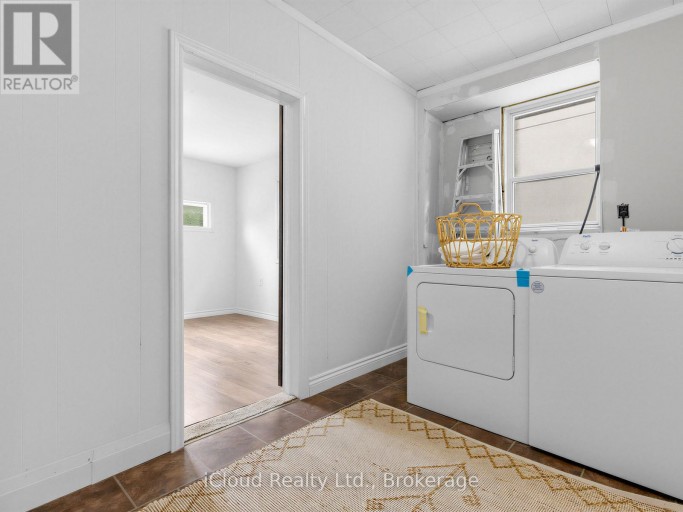 1303 WOODBINE AVENUE, Toronto (Woodbine-Lumsden), Ontario, M4C4E8