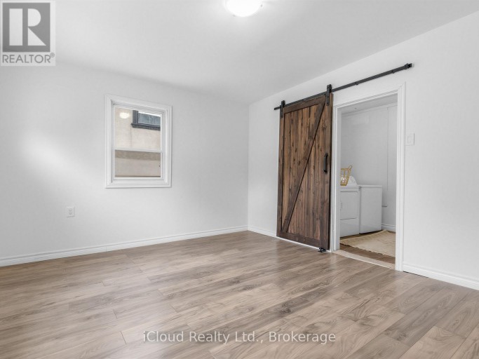 1303 WOODBINE AVENUE, Toronto (Woodbine-Lumsden), Ontario, M4C4E8