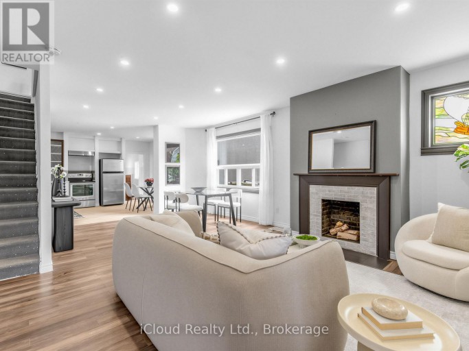 1303 WOODBINE AVENUE, Toronto (Woodbine-Lumsden), Ontario, M4C4E8