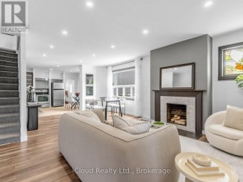 1303 WOODBINE AVENUE Toronto (Woodbine-Lumsden) Ontario photo 3