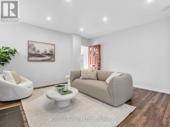 1303 WOODBINE AVENUE, Toronto (Woodbine-Lumsden), Ontario, M4C4E8