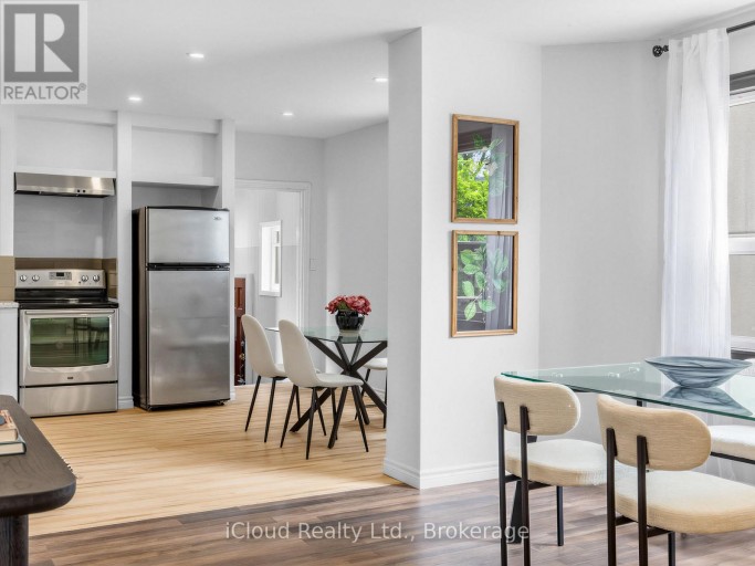 1303 WOODBINE AVENUE, Toronto (Woodbine-Lumsden), Ontario, M4C4E8