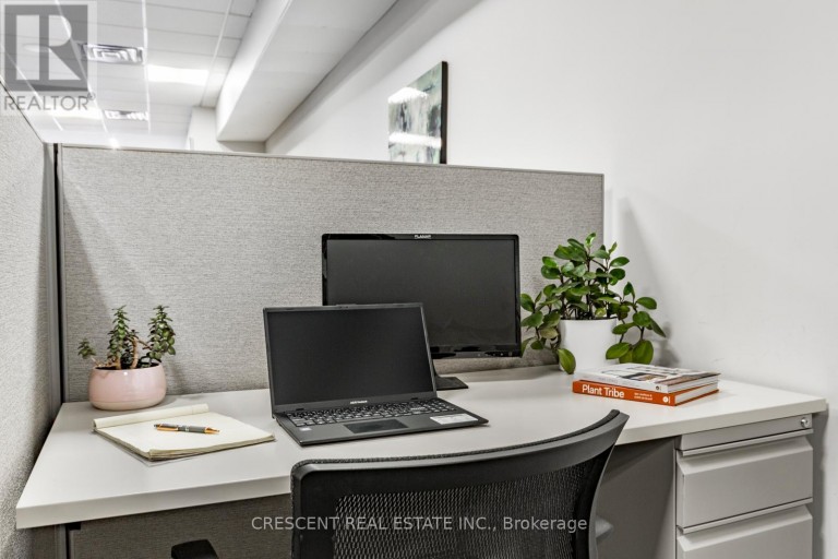 CUBICLE 4 - 347 JANE STREET, Toronto (Runnymede-Bloor West Village), Ontario, M6S3Z3
