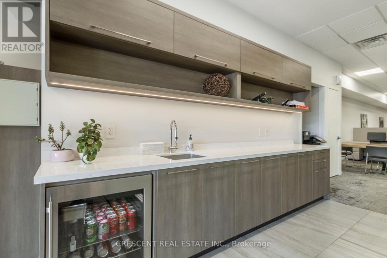 CUBICLE 4 - 347 JANE STREET, Toronto (Runnymede-Bloor West Village), Ontario, M6S3Z3