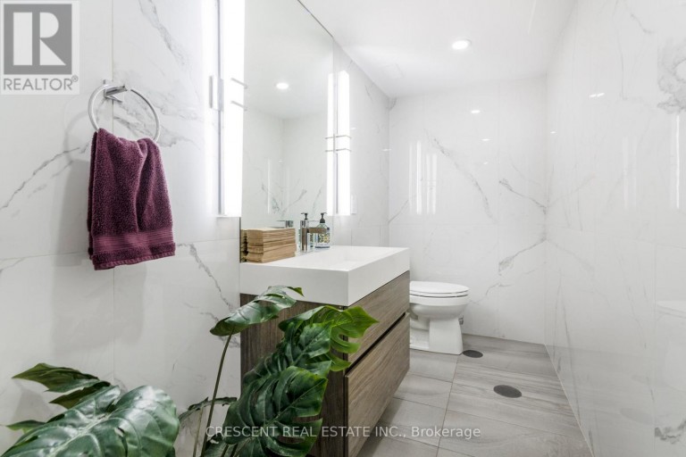 CUBICLE 4 - 347 JANE STREET, Toronto (Runnymede-Bloor West Village), Ontario, M6S3Z3