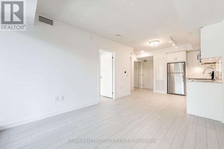 209 - 4010 EGLINTON AVENUE, Toronto (Humber Heights), Ontario, M9A0G5