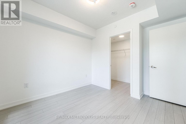 209 - 4010 EGLINTON AVENUE, Toronto (Humber Heights), Ontario, M9A0G5