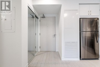 209 - 4010 EGLINTON AVENUE Toronto (Humber Heights) Ontario photo 3