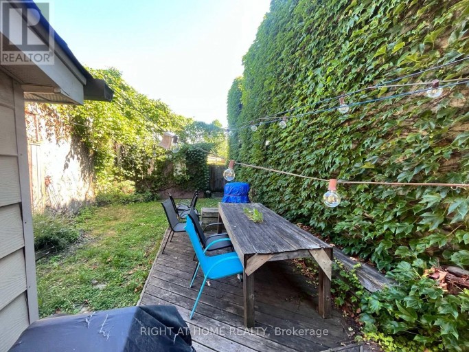 UPPER - 2083 DAVENPORT ROAD, Toronto (Weston-Pellam Park), Ontario, M6N1C9