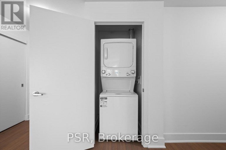 710 - 195 DEERFIELD ROAD, Newmarket (Central Newmarket), Ontario, L3Y0G4