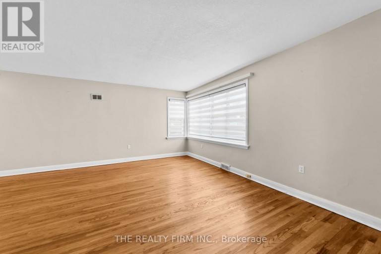 15 MAYFAIR DRIVE, London East (East B), Ontario, N6A2M7