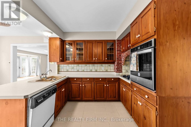 15 MAYFAIR DRIVE, London East (East B), Ontario, N6A2M7