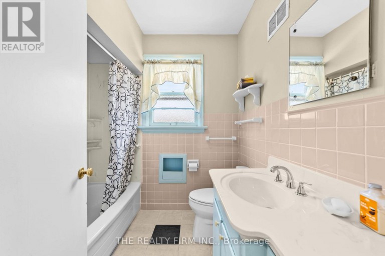 15 MAYFAIR DRIVE, London East (East B), Ontario, N6A2M7