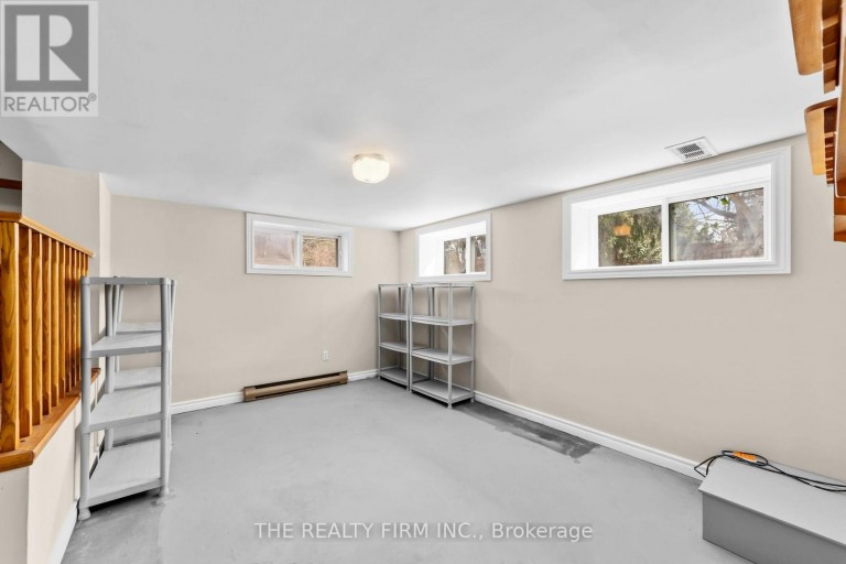 15 MAYFAIR DRIVE, London East (East B), Ontario, N6A2M7
