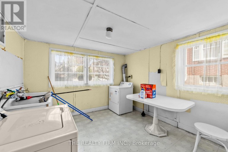 15 MAYFAIR DRIVE, London East (East B), Ontario, N6A2M7