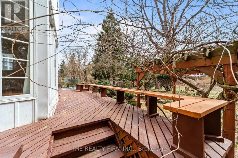 15 MAYFAIR DRIVE, London East (East B), Ontario, N6A2M7