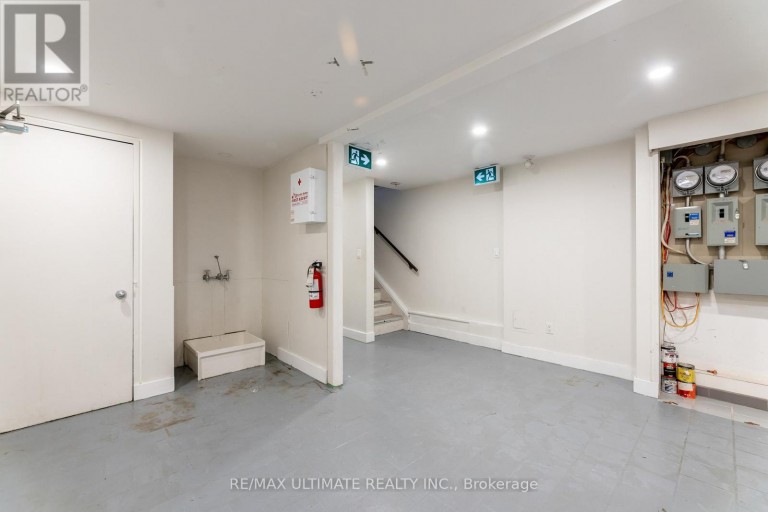 1164 QUEEN STREET W, Toronto (Little Portugal), Ontario, M6J1J5