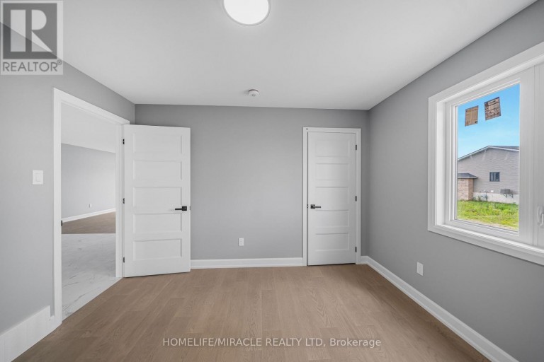 MAIN - 21 PORTLAND DRIVE, Cornwall, Ontario, K6H0J4