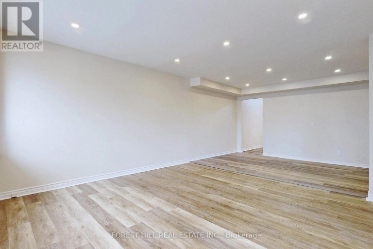 6068 YONGE STREET, Toronto (Newtonbrook West), Ontario, M2M3W6