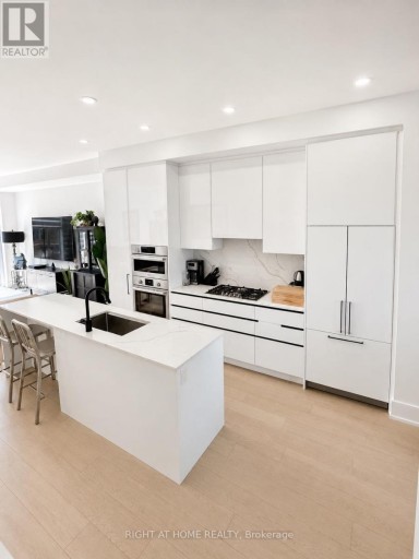 3 - 10 LOU PARSONS WAY, Mississauga (Port Credit), Ontario, L5H0B2