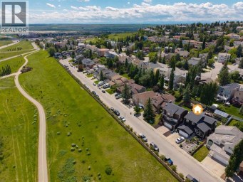 41 Sidon Crescent SW Calgary Alberta photo 3