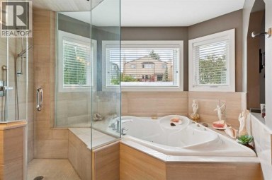 41 Sidon Crescent SW Calgary Alberta photo 32