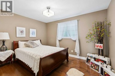 41 Sidon Crescent SW Calgary Alberta photo 33