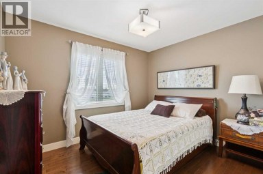 41 Sidon Crescent SW Calgary Alberta photo 34