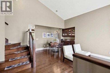 41 Sidon Crescent SW Calgary Alberta photo 9