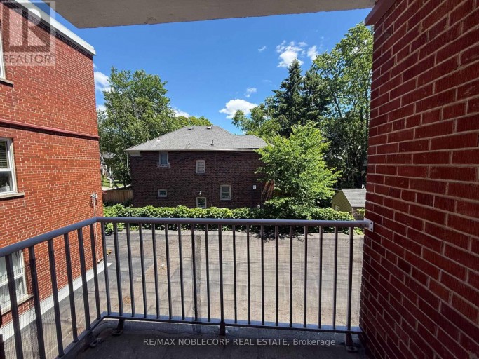 206 - 1315 BAYVIEW AVENUE, Toronto (Leaside), Ontario, M4G2Z8