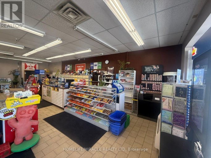 455 GRAND AVENUE E, Chatham-Kent (Chatham), Ontario, N7L1X4