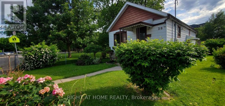 38 MADELAINE AVENUE, Toronto (Oakridge), Ontario, M1L2X7