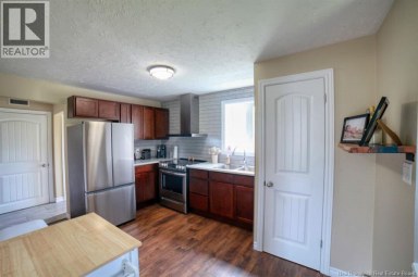 250 Raymond Bathurst New Brunswick photo 6