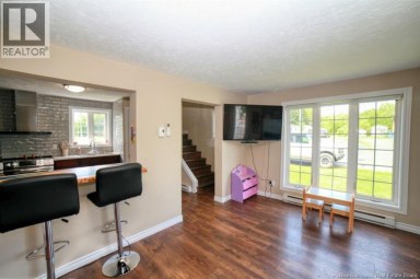 250 Raymond Bathurst New Brunswick photo 7