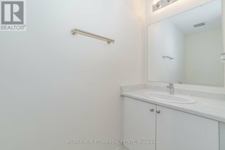 22 - 39 JOHN PERKINS BULL DRIVE, Toronto (Downsview-Roding-CFB), Ontario, M3K0C3