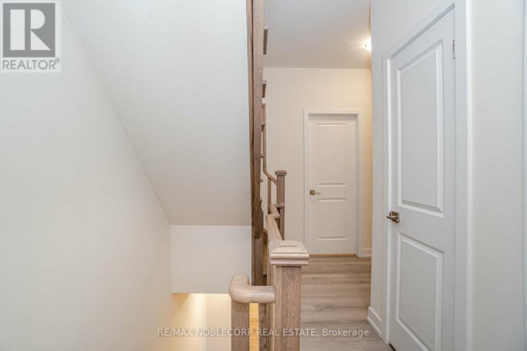 22 - 39 JOHN PERKINS BULL DRIVE, Toronto (Downsview-Roding-CFB), Ontario, M3K0C3