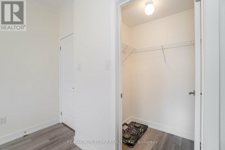 22 - 39 JOHN PERKINS BULL DRIVE, Toronto (Downsview-Roding-CFB), Ontario, M3K0C3