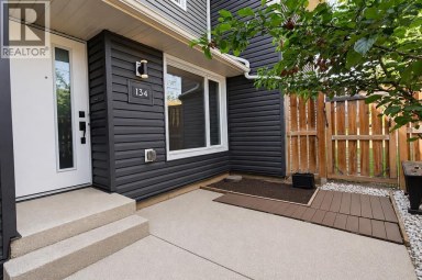 134, 48 Glamis Green SW Calgary Alberta photo 2
