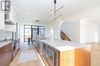 3533 SILVERLEAF CHASE London South (South V) Ontario photo 12