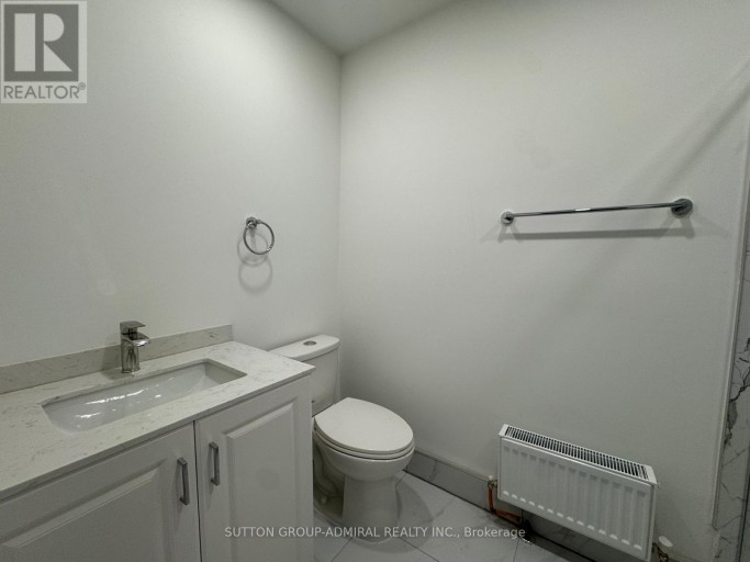 UPPER - 2986A DUFFERIN STREET, Toronto (Yorkdale-Glen Park), Ontario, M6B3T3