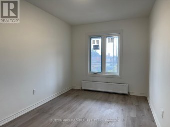 UPPER - 2986A DUFFERIN STREET Toronto (Yorkdale-Glen Park) Ontario photo 7