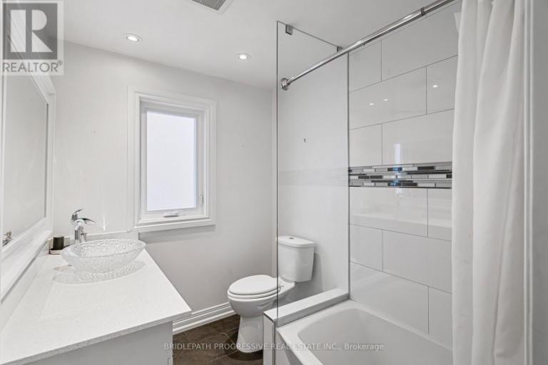 289 BURNETT AVENUE, Toronto (Lansing-Westgate), Ontario, M2N1W2