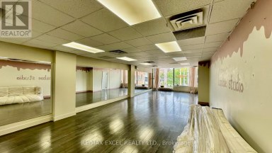UPPER FRONT UNIT - 685 QUEEN STREET W Toronto (Niagara) Ontario photo 4